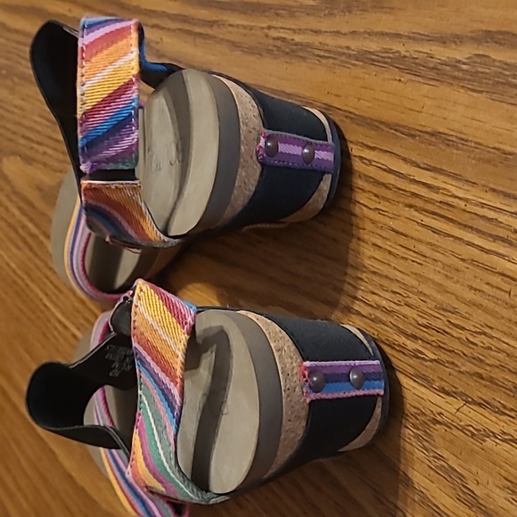 Corky's Colorful Black And Rainbow Striped Women's Wedge Sandals Size 10 - Picture 3 of 7
